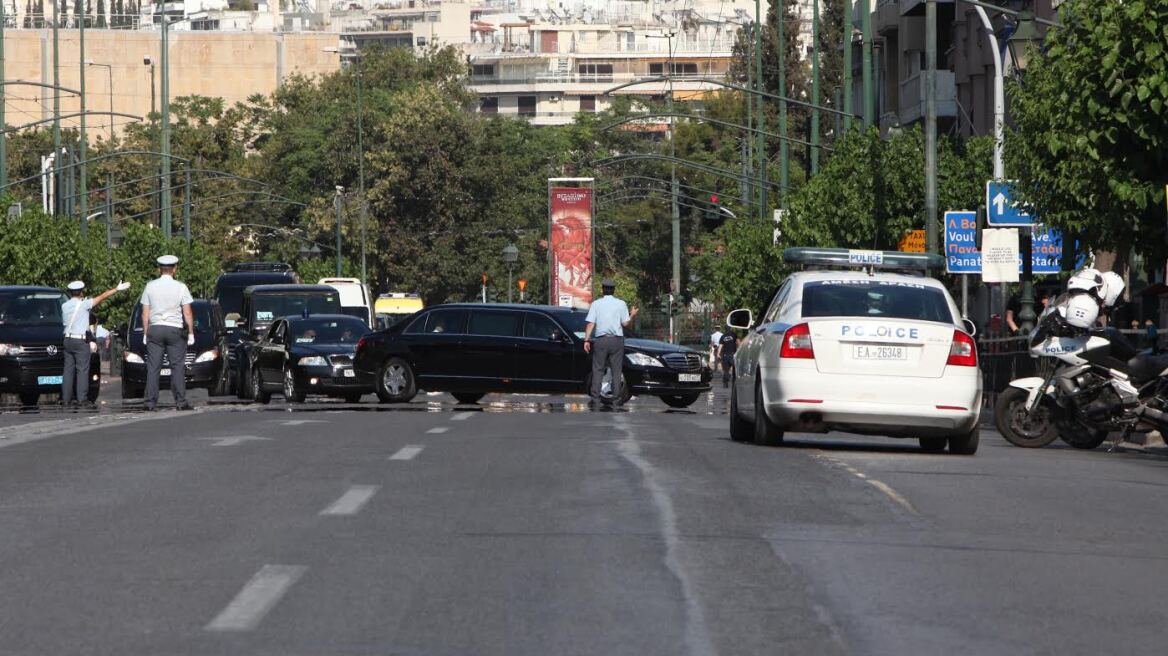 Μια Αθήνα-«φρούριο» με κλειστούς δρόμους υποδέχθηκε τον Πούτιν